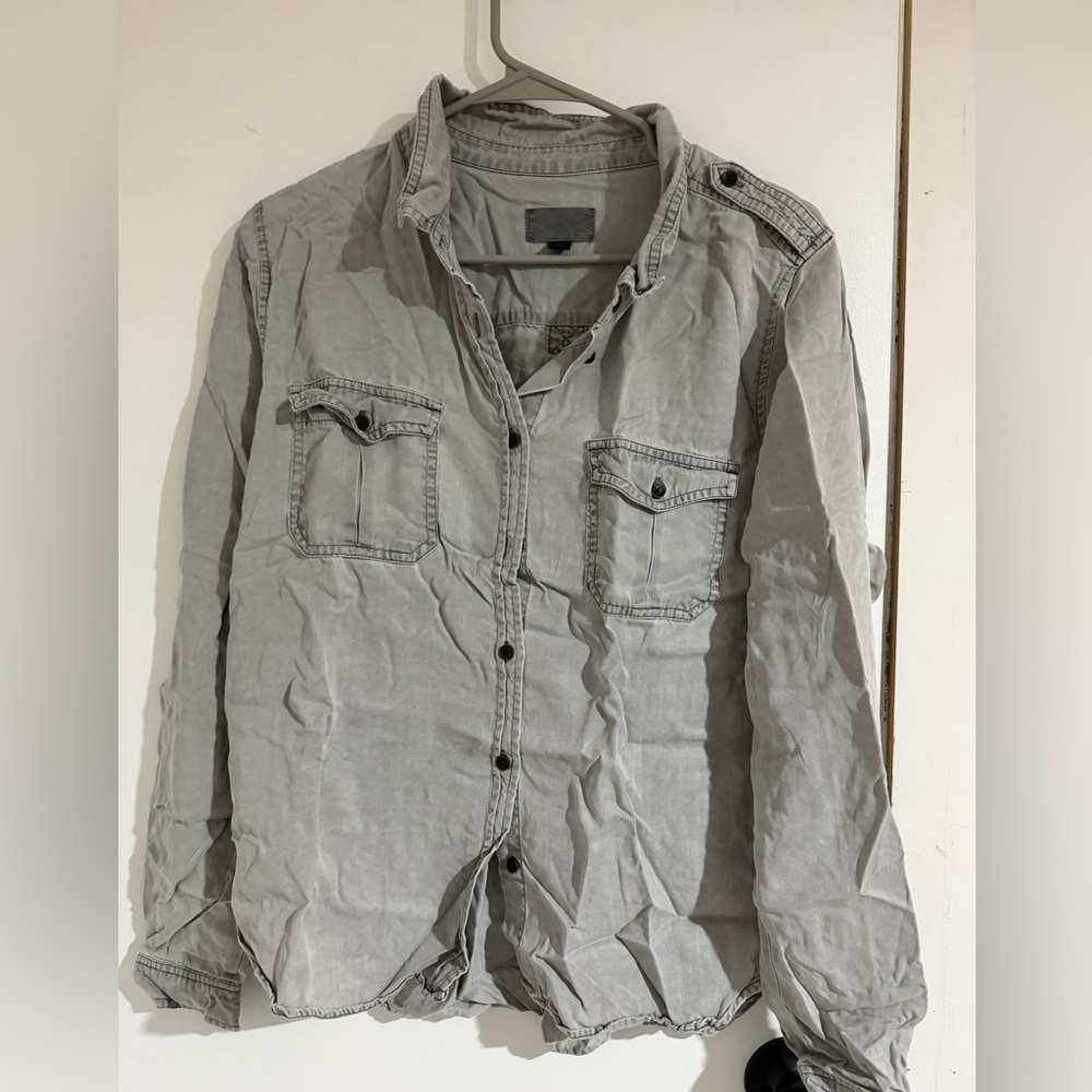 Women’s Gray Button-Up Shirt